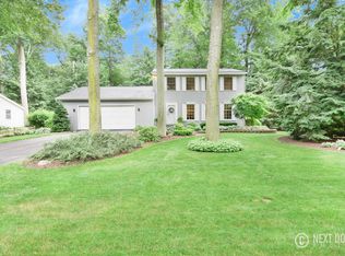 221 Greenwood Ave, Holland, MI 49424