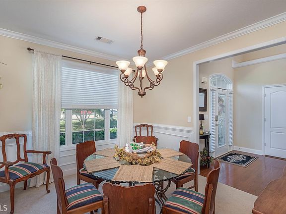 3rd image of 497 Glouchester Dr