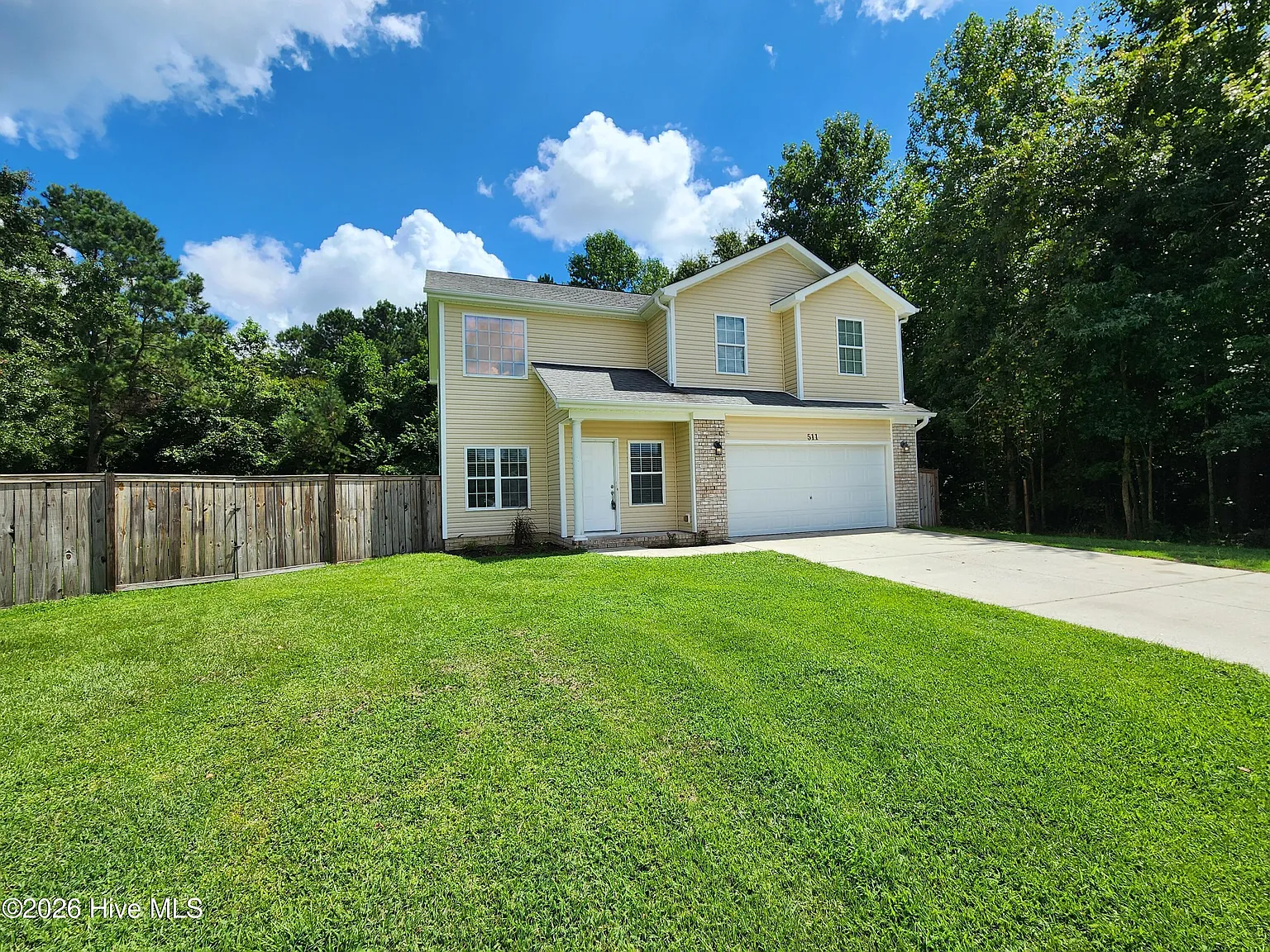 4 bed, 2.5 bath, $2,100 — Photo 2