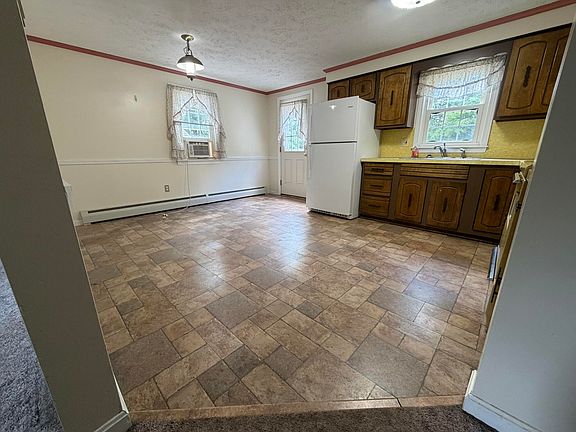 4th image of 22 Minuteman Drive