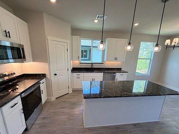 3rd image of 5709 Barkridge Dr