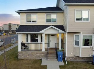 8370 SW Saddlebrook Dr NE, Calgary, AB T3J 0M4