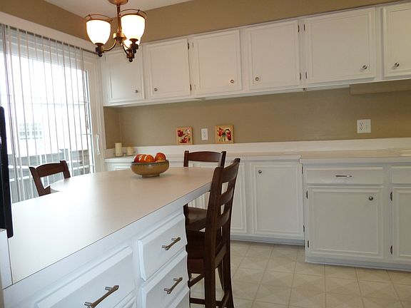 Breakfast Bar in Kitchen