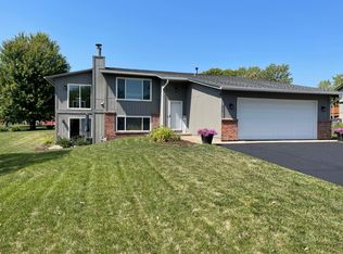 670 Saxony Cir, Chaska, MN 55318