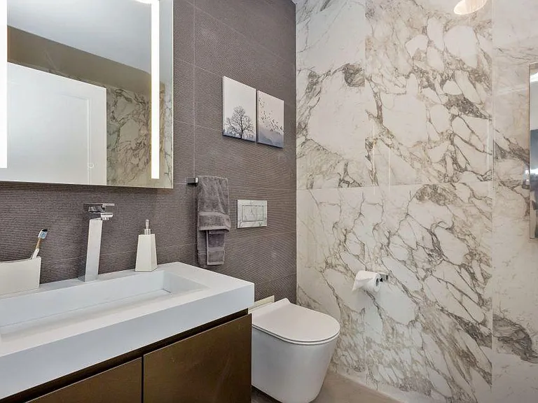 880 Bergen Ave — Photo 16