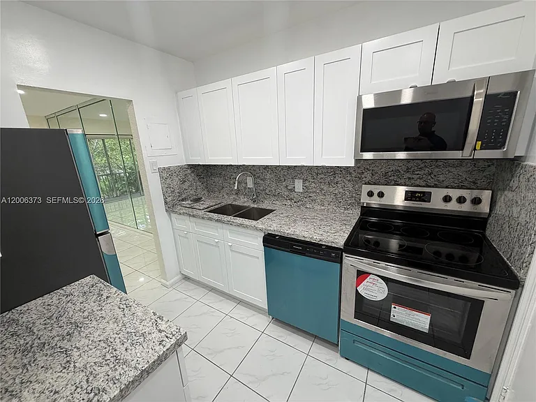 2200 NE 66th St #1426 — Photo 8