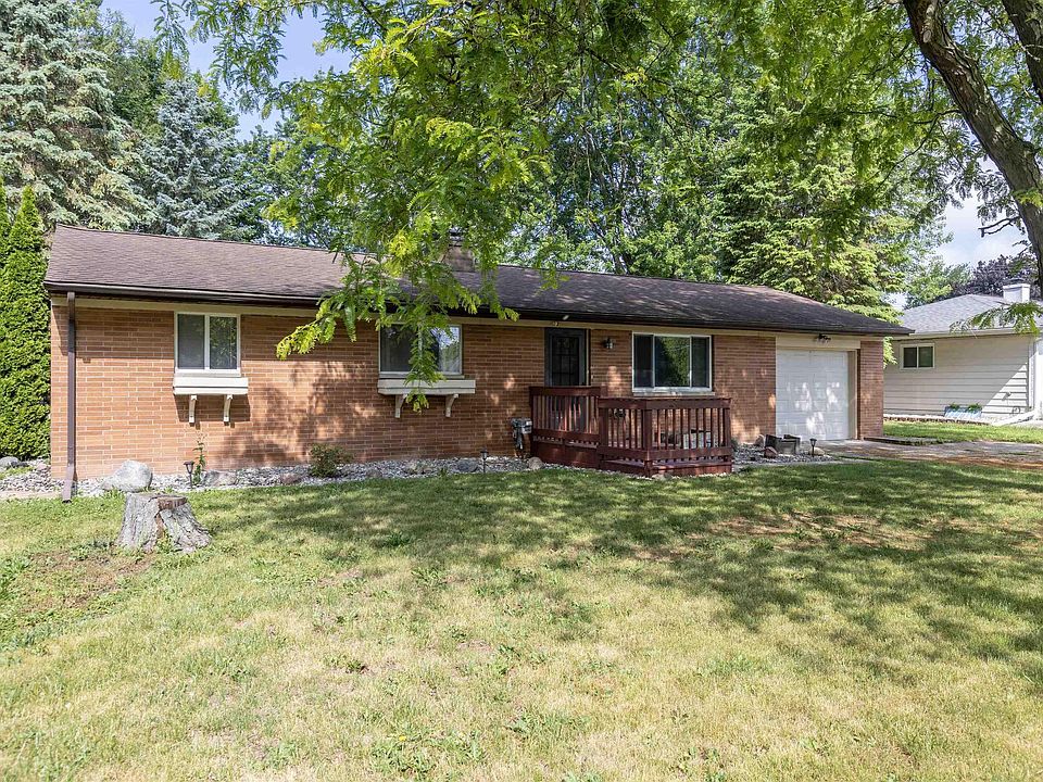 1st image of 2835 Clayburn Rd