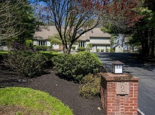 2 Crestview Ln, Milton, MA 02186