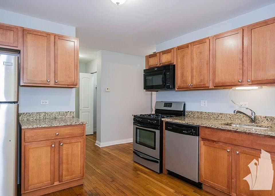 1st image of 7614 N Marshfield Ave #204