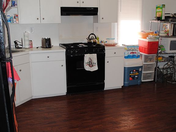 large eat in kitchen 19 x 12 app