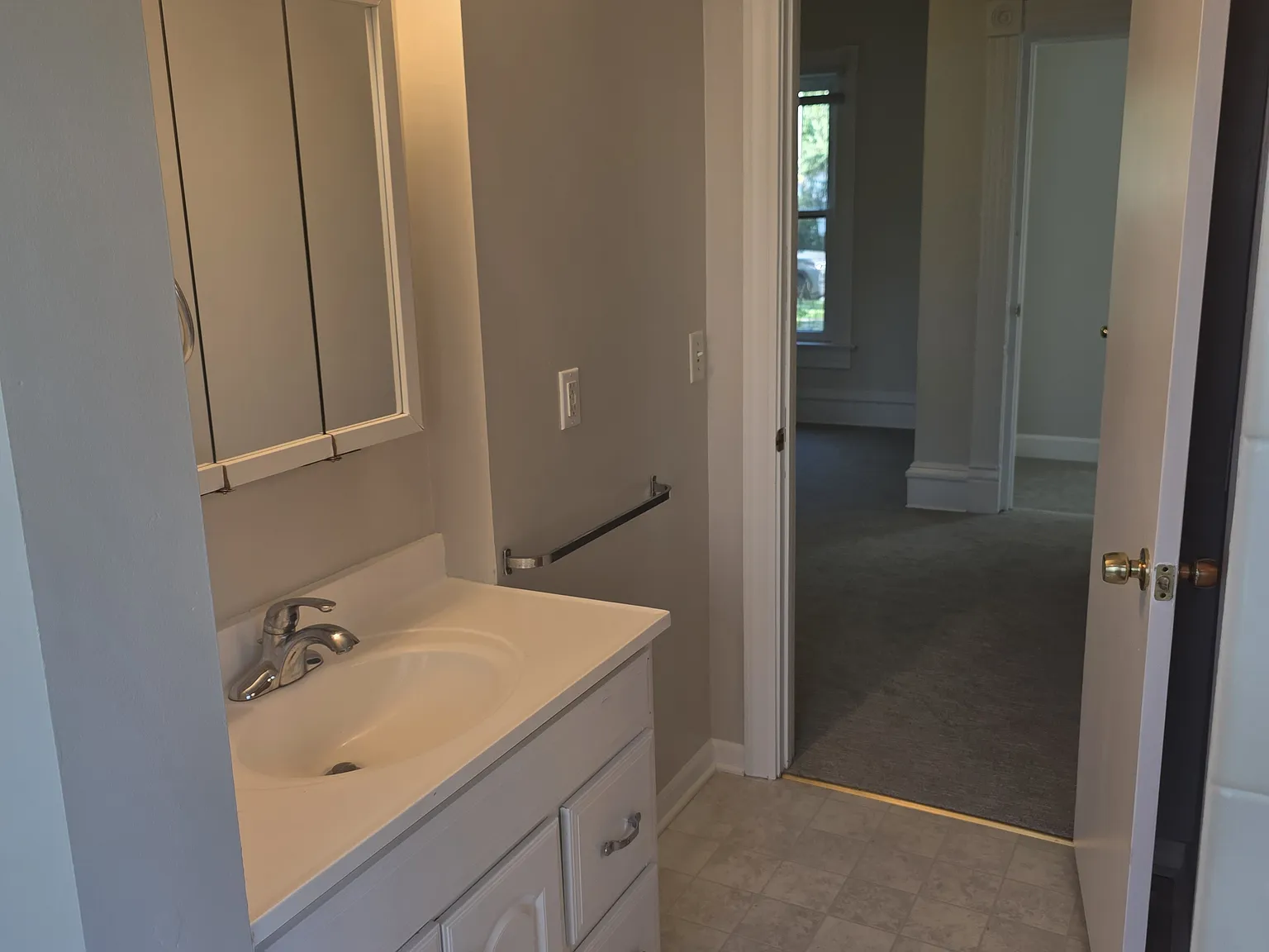2 bed, 837 sqft, $1,050 — Photo 2