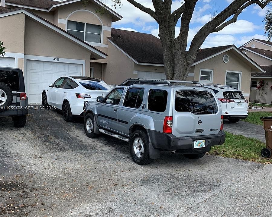 1st image of 4925 W Lakes Dr