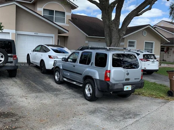 4925 W Lakes Dr, Deerfield Beach, FL 33442