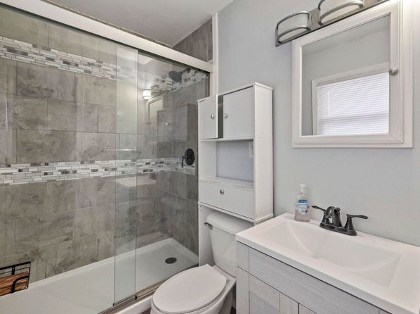 506 Center Dr, Frankfort, IN 46041
