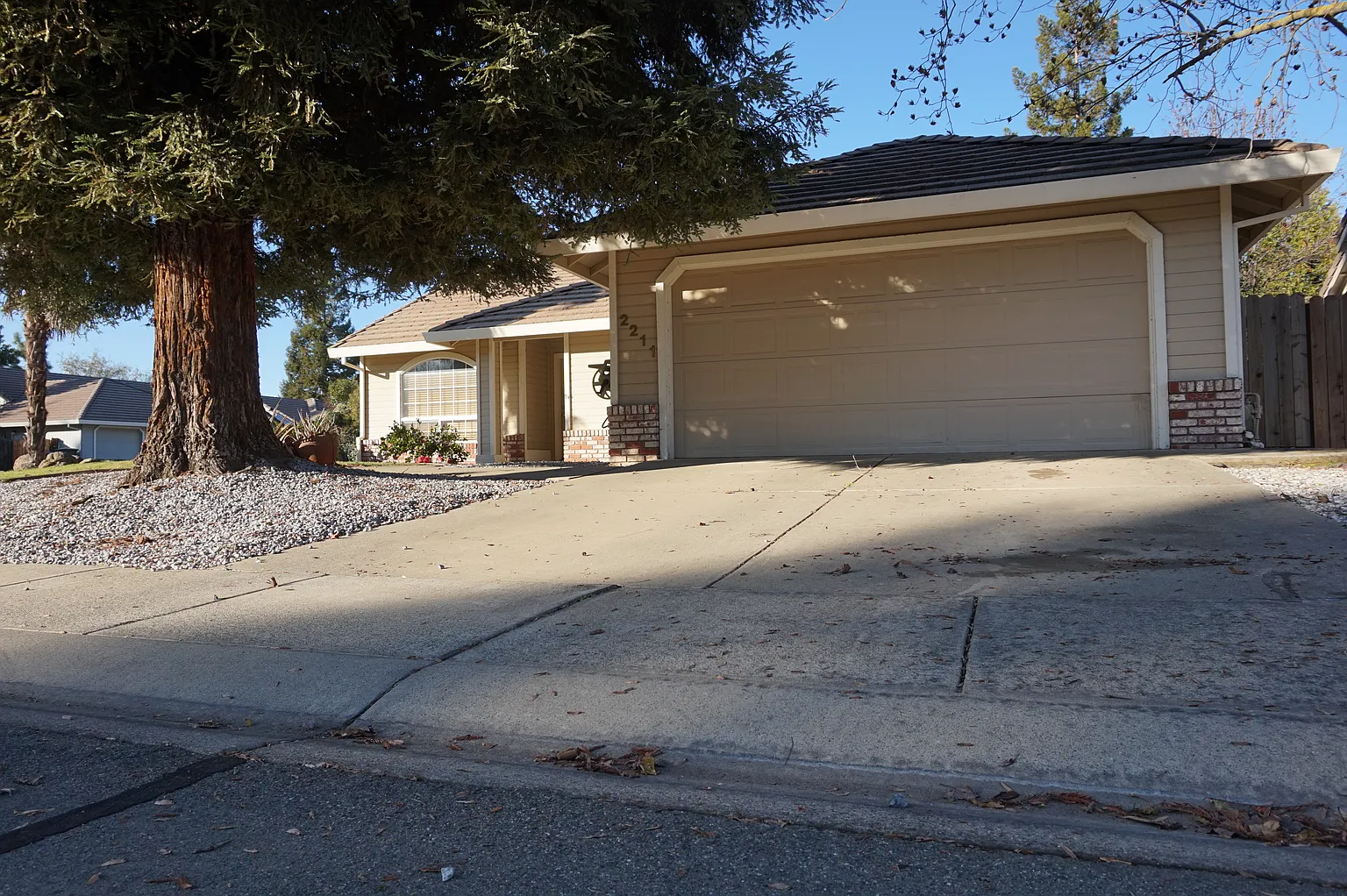 2211 Pecan Dr photo 1