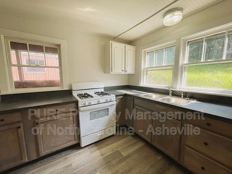 164 Spring St — Photo 5
