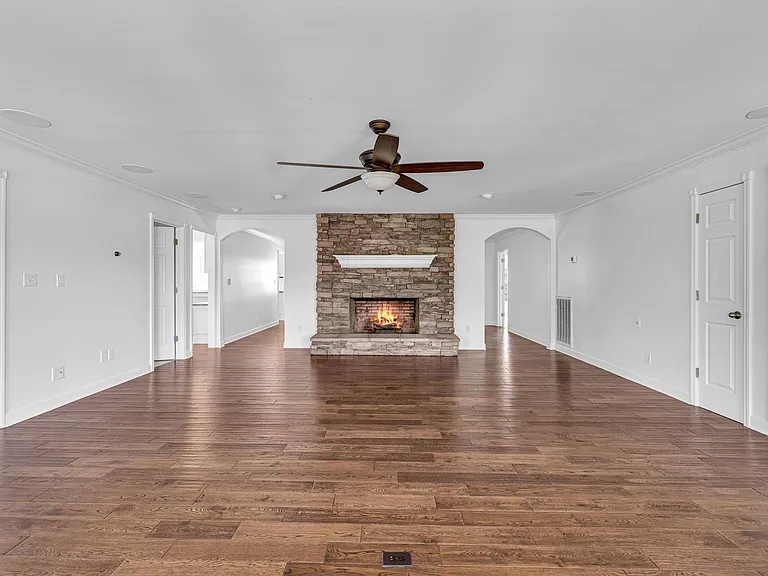 4861 Bethesda Rd — Photo 7