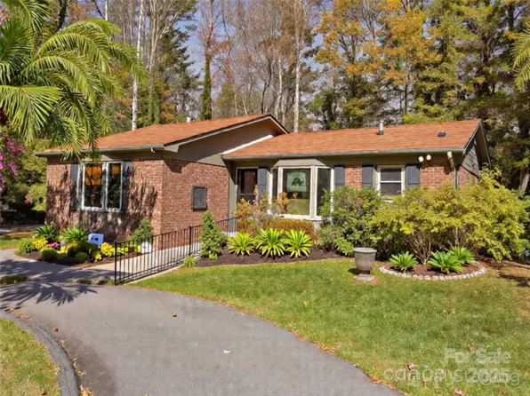 181 Surry Ln, Hendersonville, NC 28791