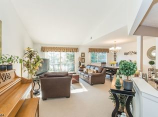 9 Drake Ln, Ledgewood, NJ 07852