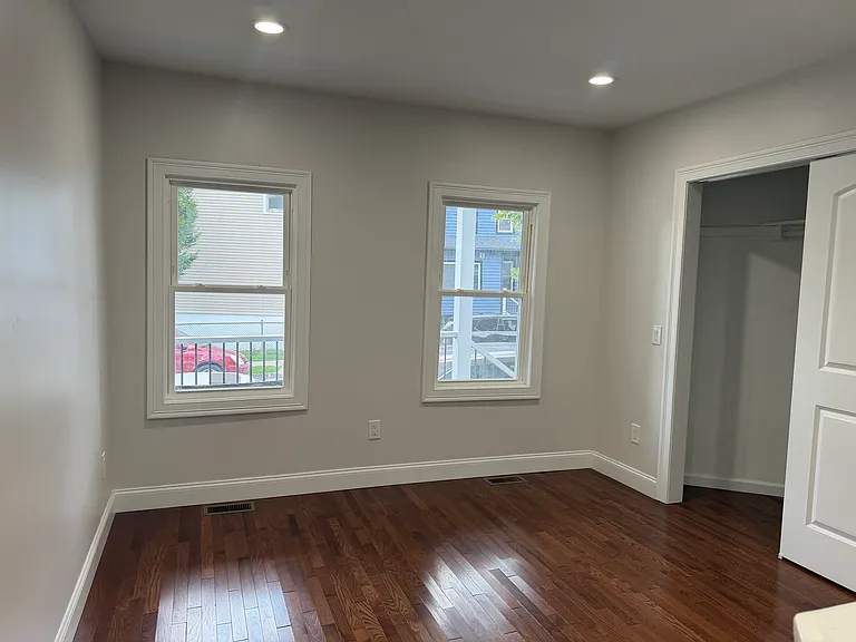 24 Dean St — Photo 33