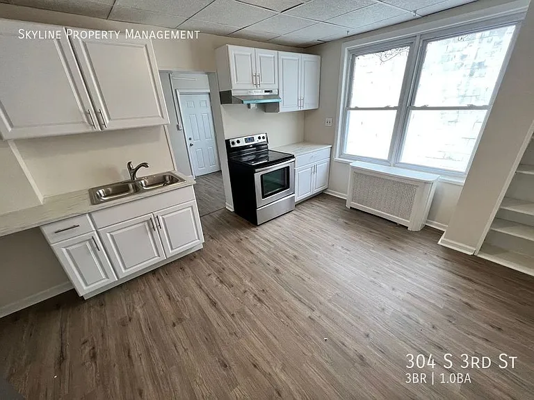 304 S 3rd St — Photo 5