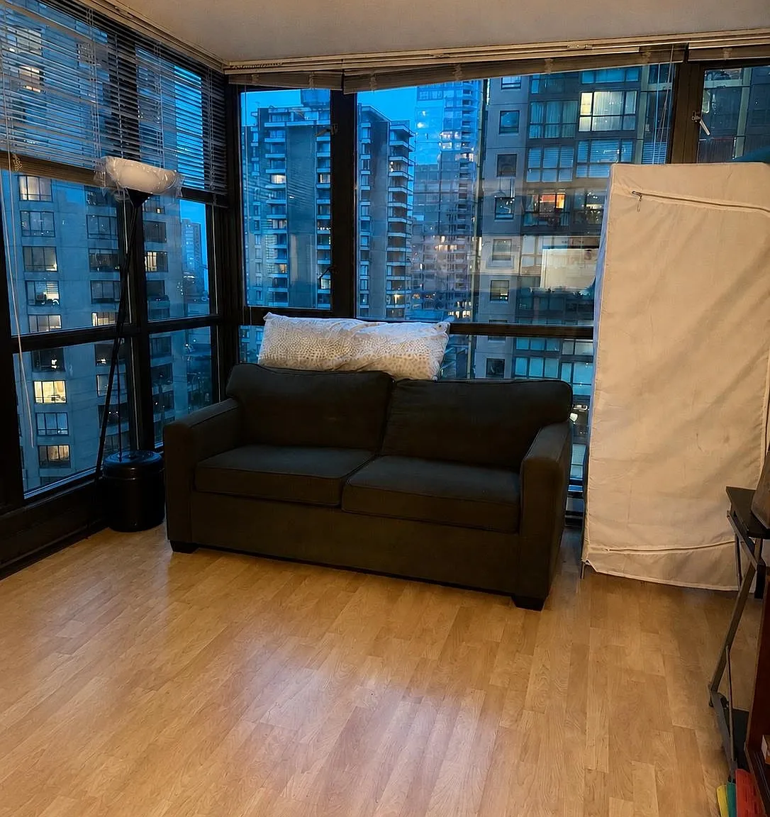 2 bed, 748 sqft, $3,300 — Photo 3
