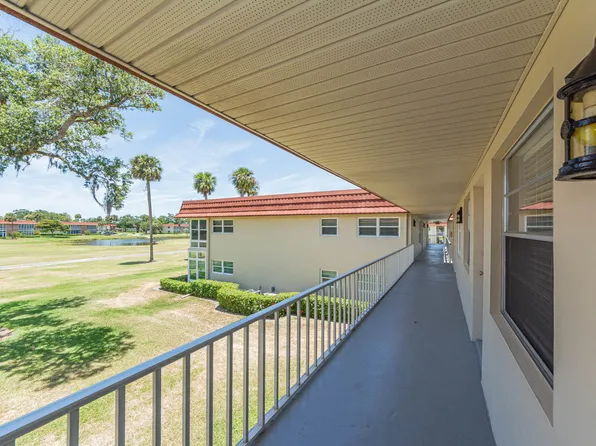 60 Woodland Dr APT 204, Vero Beach, FL 32962