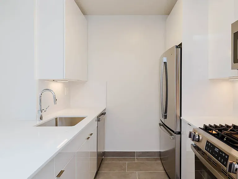 305 W 50th St #4A — Photo 1