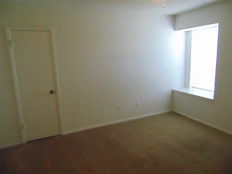 508 Burlwood Ct — Photo 11