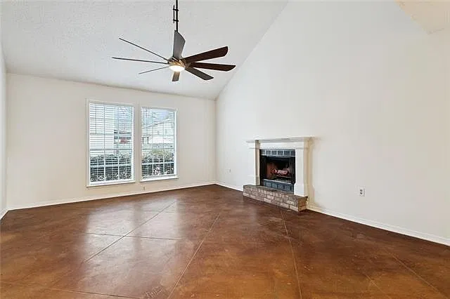 3 bed, 2.0 bath, 1213 sqft, $1,600 — Photo 2