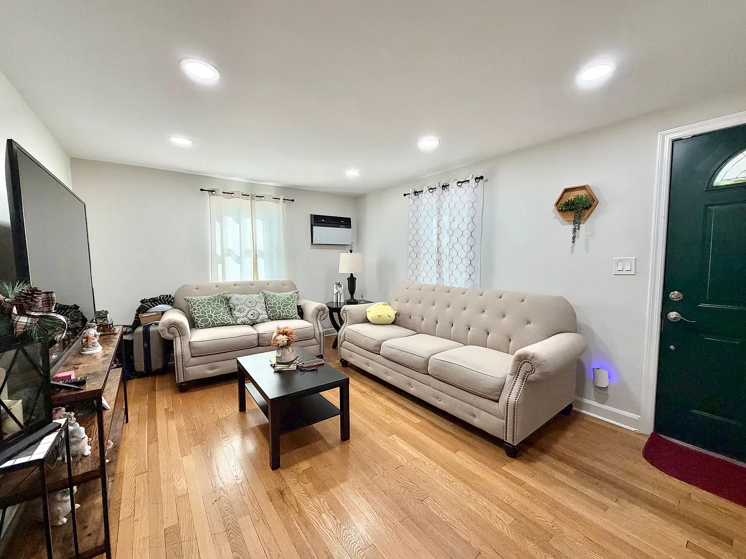 3 bed, 1152 sqft, $3,600 — Photo 3