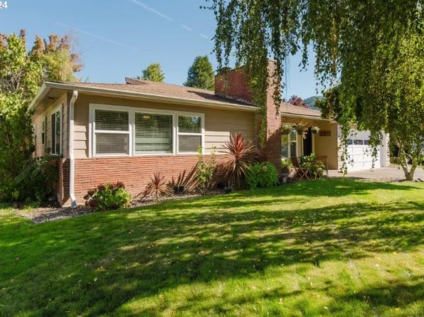 433 W Berdine St, Roseburg, OR 97471
