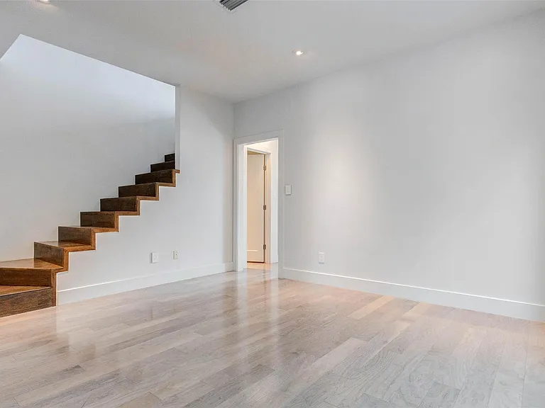1222 Marconi St — Photo 33