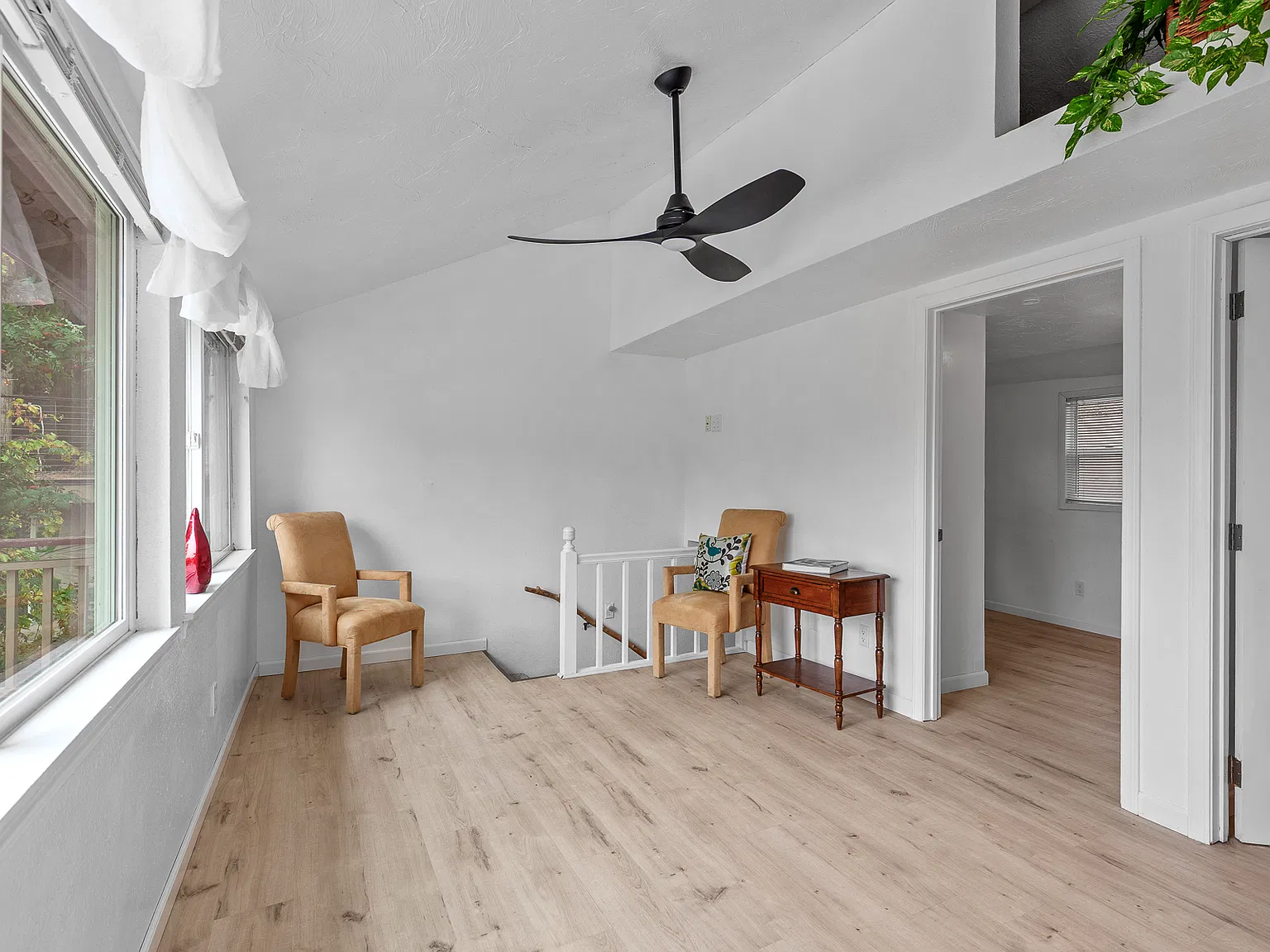 2 bed, 960 sqft, $1,600 — Photo 3