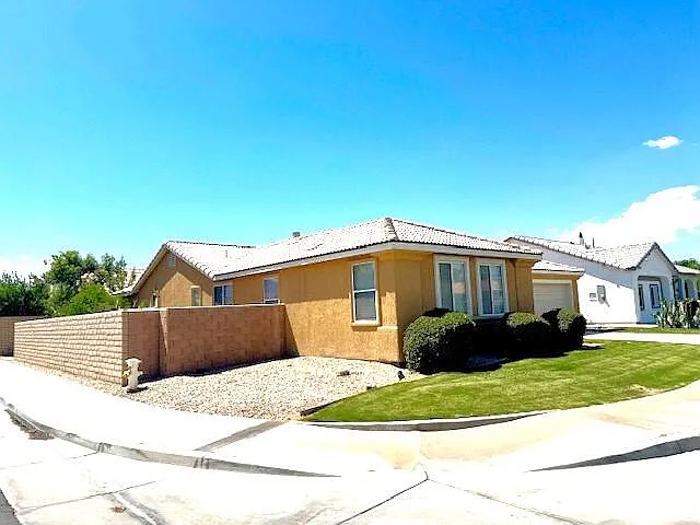 2 bed, 2.5 bath, 1800 sqft, $2,600 — Photo 2