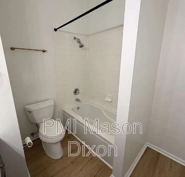 2404 Sandwich Ct — Photo 10