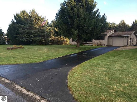 2nd image of 104 Quail Dr