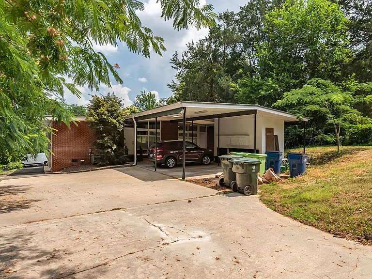 2703 Ashland St — Photo 18