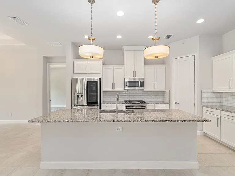11890 SW 33rd Ln — Photo 11