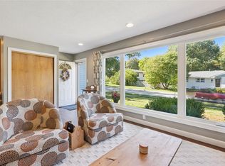 1104 Hazel St, Pella, IA 50219