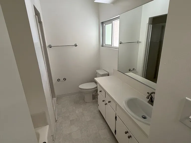 221 S Doheny Drive — Photo 11