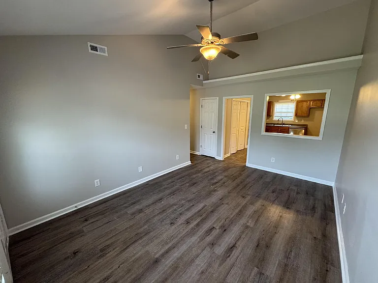 404 Faulkner Dr — Photo 4