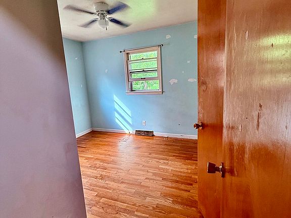 5th image of 740 Blackburn Ave