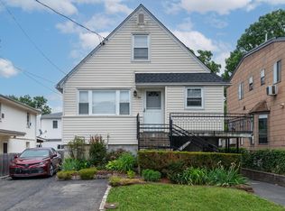 74 Hickory Rd, Port Washington, NY 11050