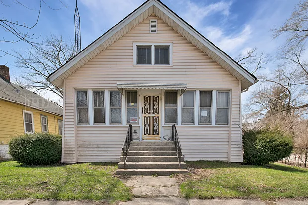 301 Wilson Ave photo 1