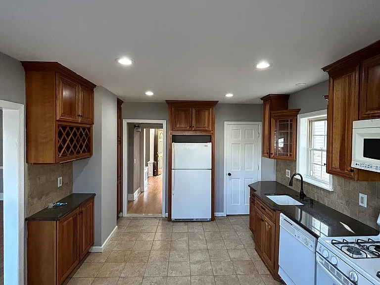 33 W Clay Ave — Photo 5