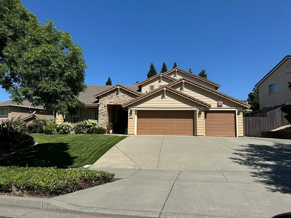 Cliffwood Dr