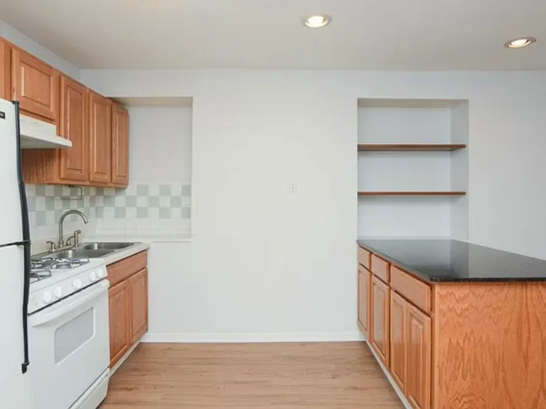 2347 W 24th Pl — Photo 2