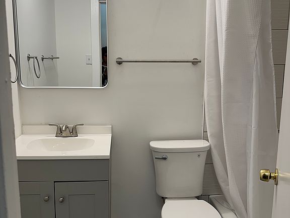 The shared / guest bathroom, newly renovated.