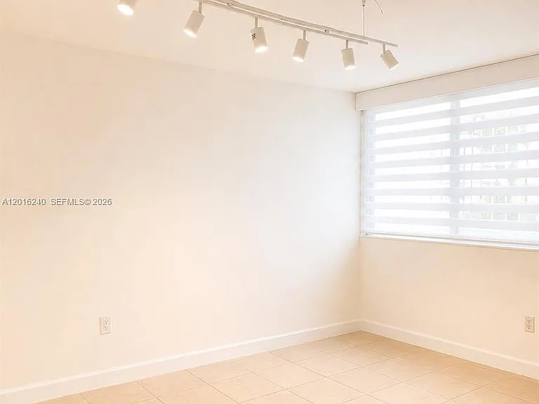 555 NE 30th St #404 — Photo 16